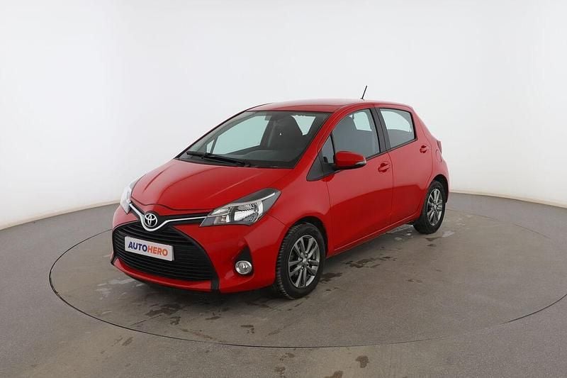 Rojo Usado 2015 Toyota Yaris City Utilitario | 9999 € (Precio justo) - Imagen 1/3