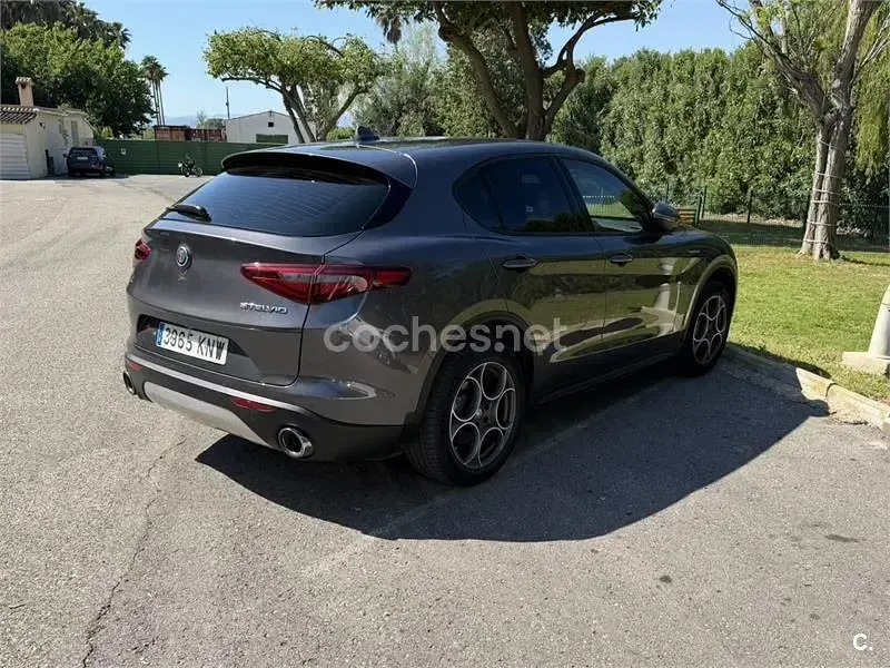Usado Alfa Romeo Stelvio 200 CV (147 kW) 2018 Gris / plata SUV