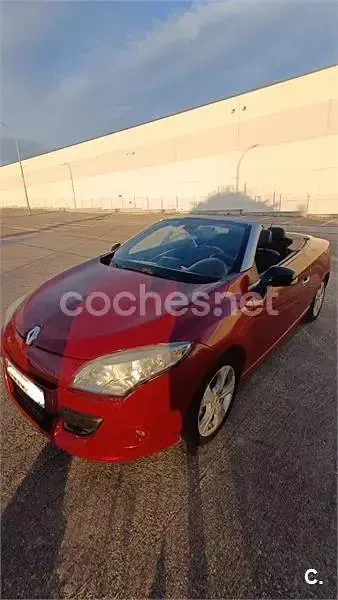 Usado Renault Mégane Cabriolet Dynamique 110 CV (80 kW) 2011 Granate Descapotable