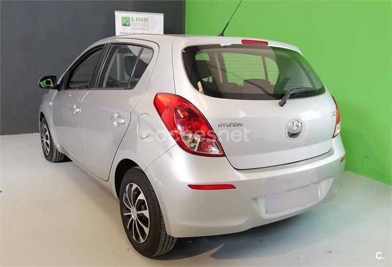 Usado Hyundai i20 85 HP (62 kW) 2013 Cinzento Citadino