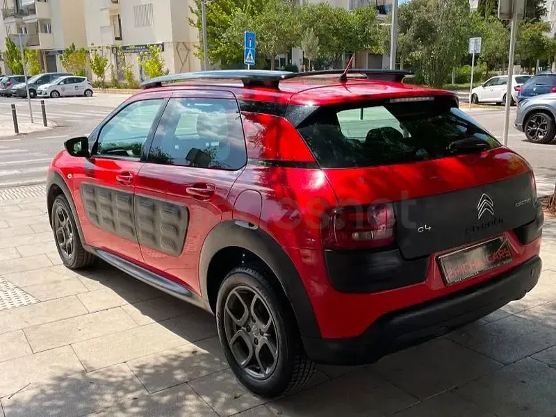 Usado Citroën C4 Feel 82 CV (60 kW) 2014 Rojo Berlina