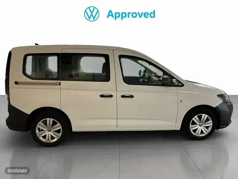 Usado VW Caddy 102 CV (75 kW) 2022 Blanco Monovolumen