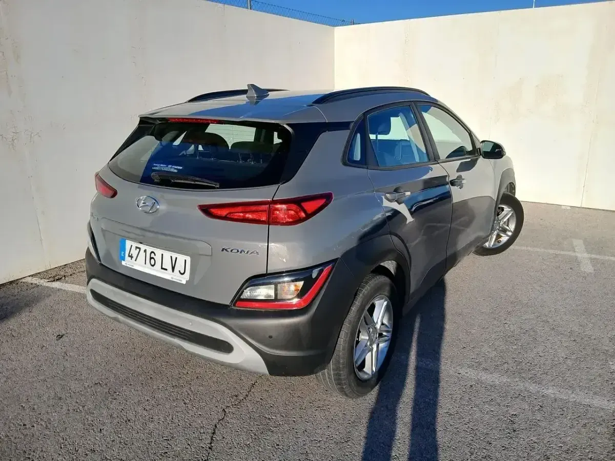 Usado Hyundai Kona 120 HP (88 kW) 2021 Cinzento SUV