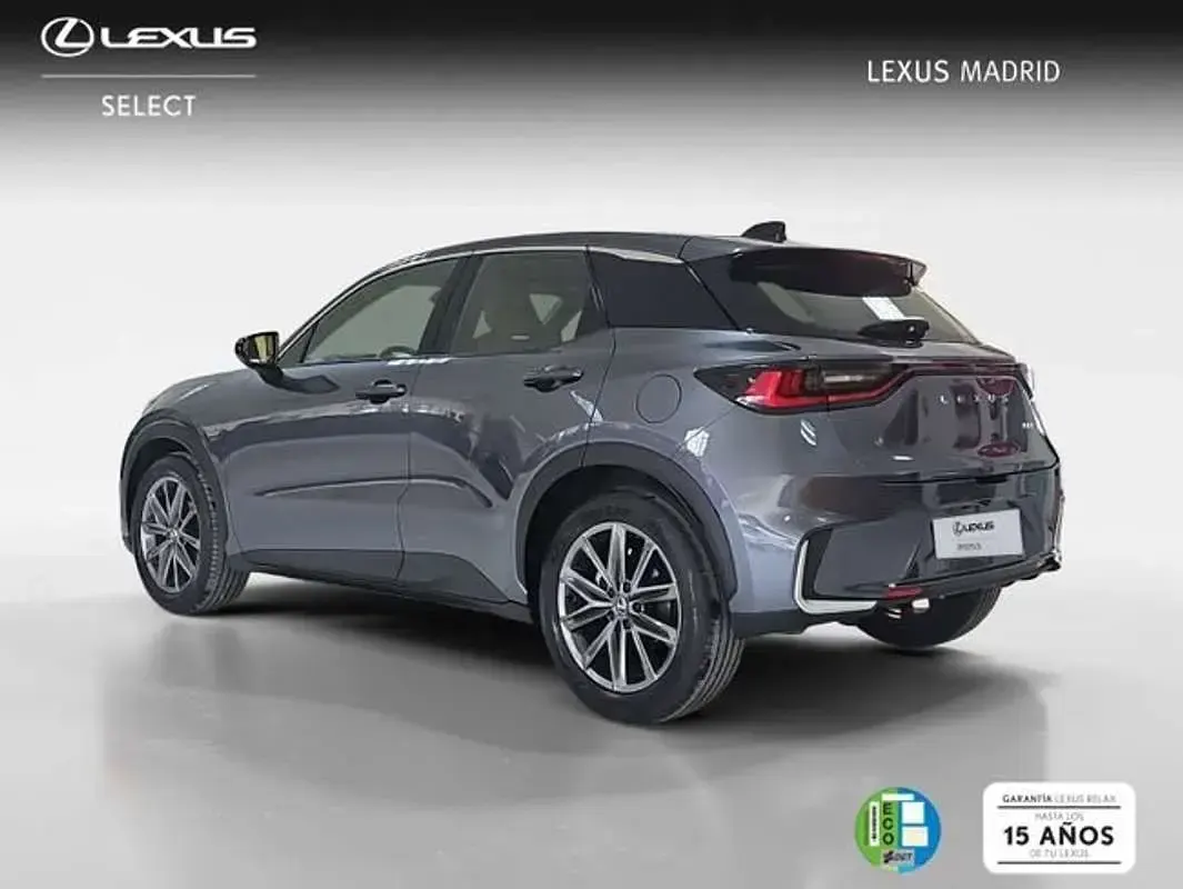 Usado Lexus LBX 136 CV (100 kW) 2025 Gris SUV