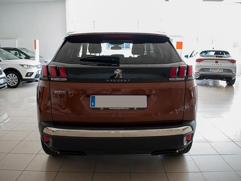 Usado Peugeot 3008 Allure 130 CV (95 kW) 2018 Marrón SUV