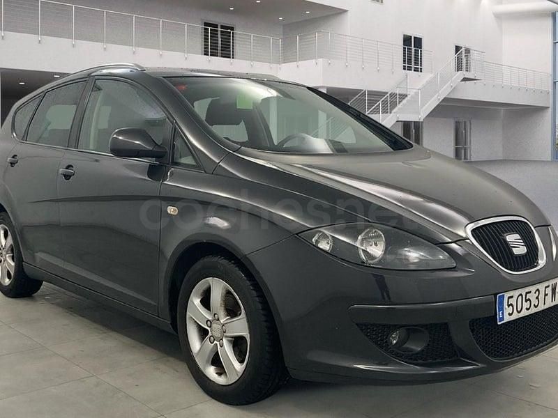 Usado Seat Altea XL Reference 105 CV (77 kW) 2008 Negro Monovolumen