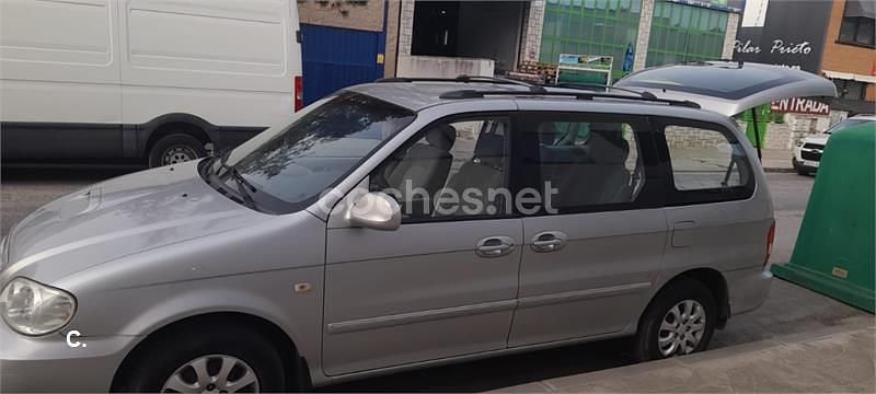 Usado Kia Carnival LX 144 CV (105 kW) 2004 Gris / plata Monovolumen