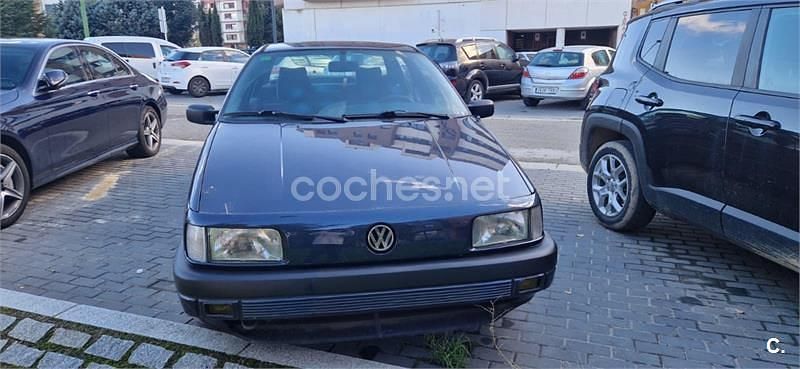 Usado VW Passat 115 CV (84 kW) 1992 Azul Berlina