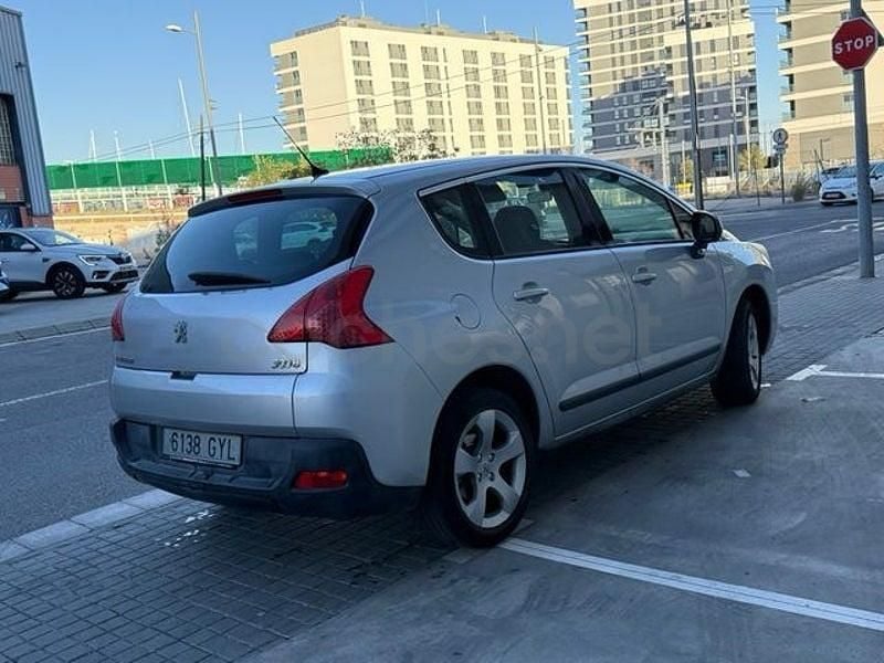Usado Peugeot 3008 110 CV (80 kW) 2010 Gris / plata Familiar