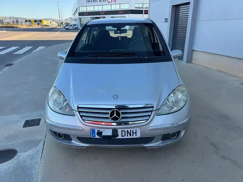 Usado Mercedes A180 Classic 109 CV (80 kW) 2005 Gris / plata Berlina