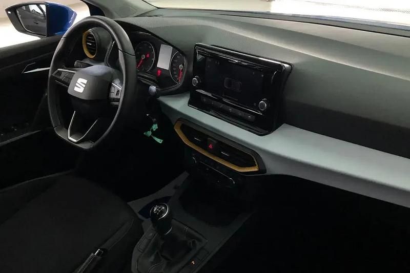 Usado Seat Ibiza Style 110 CV (80 kW) 2021 Azul Utilitario