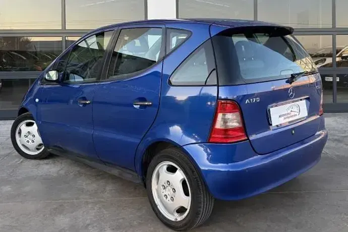 Usado Mercedes A170 90 CV (66 kW) 1999 Azul Utilitario