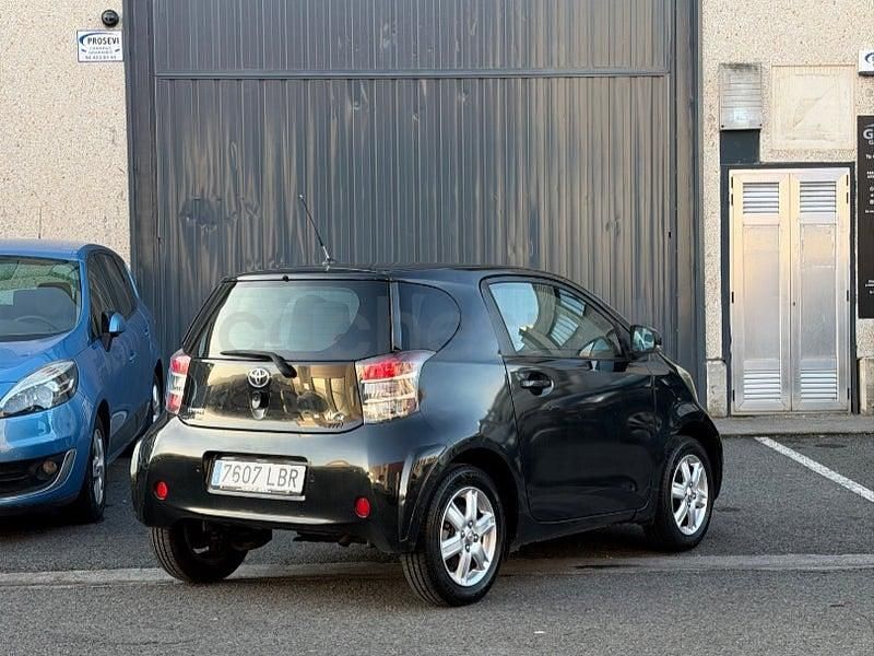 Usado Toyota iQ 68 CV (50 kW) 2009 Negro Utilitario