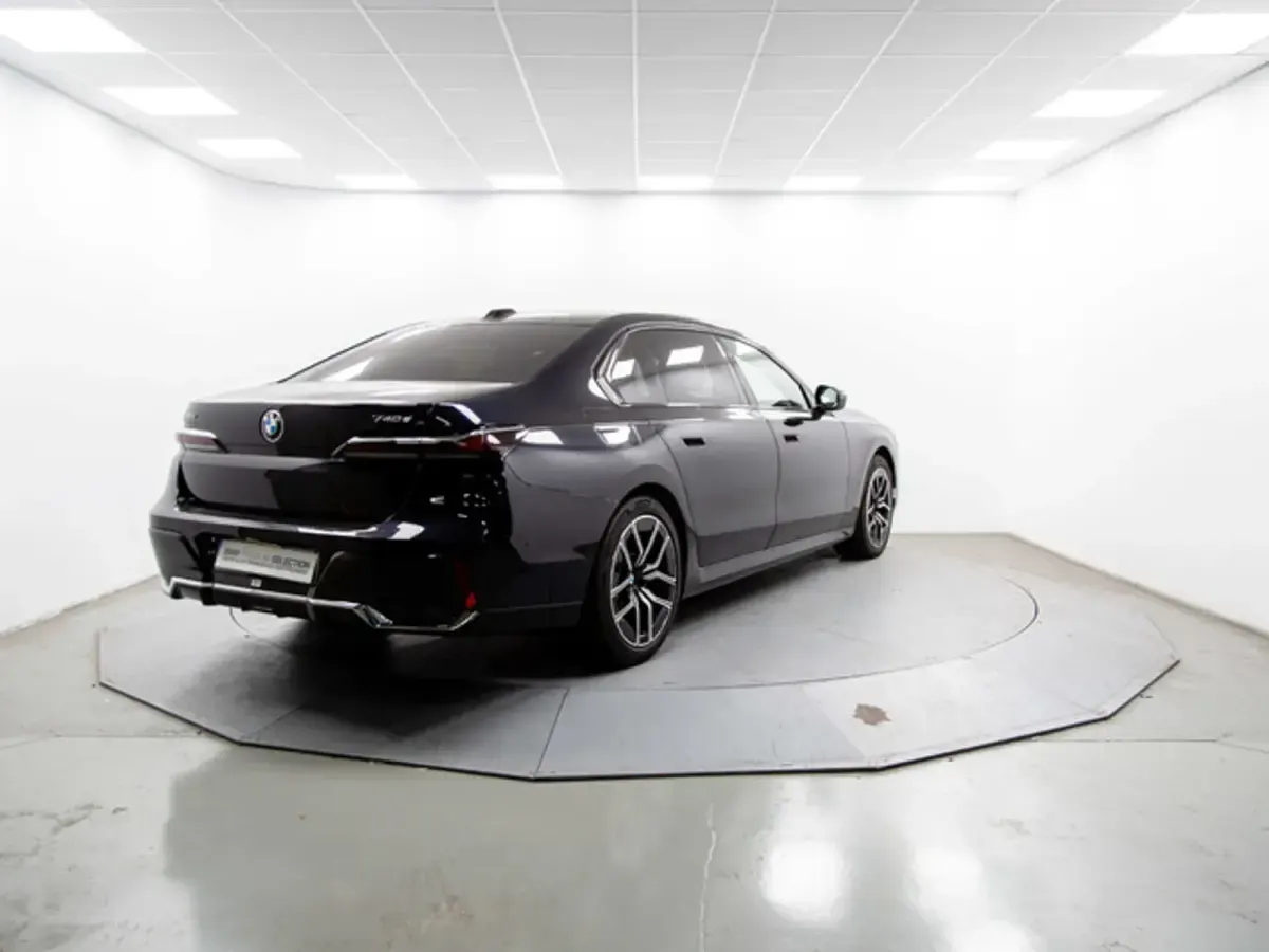 Nuevo BMW 740 Comfort Edition 299 CV (219 kW) 2025 Negro Berlina