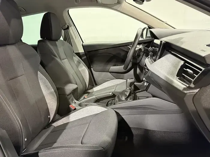 Usado Skoda Kamiq Selection 115 CV (84 kW) 2025 Blanco SUV