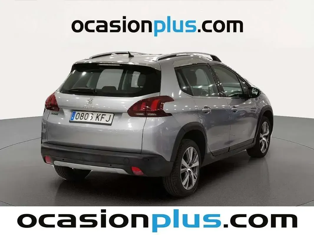 Usado Peugeot 2008 Allure 120 CV (88 kW) 2017 Gris SUV