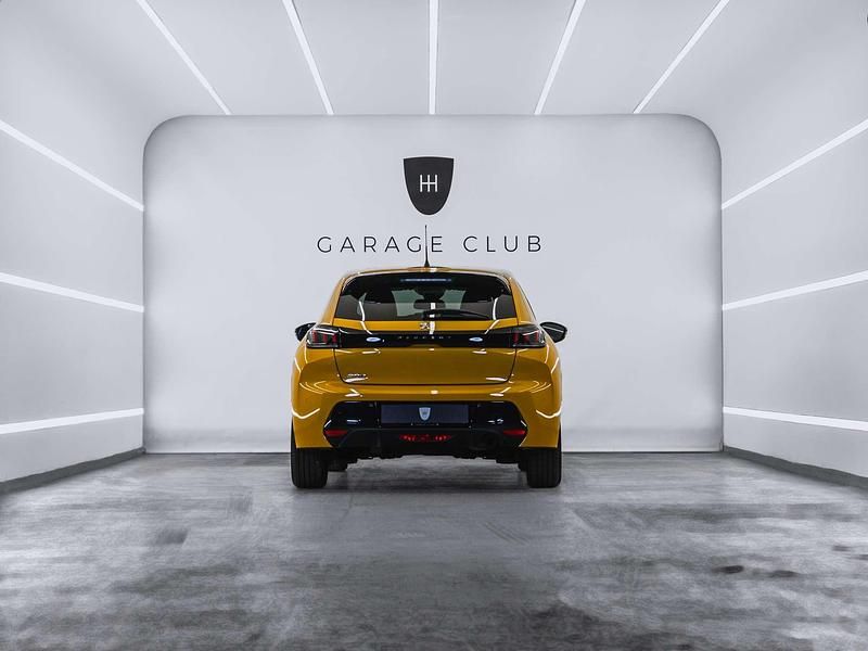 Usado Peugeot 208 Allure 102 CV (75 kW) 2022 Amarillo Utilitario