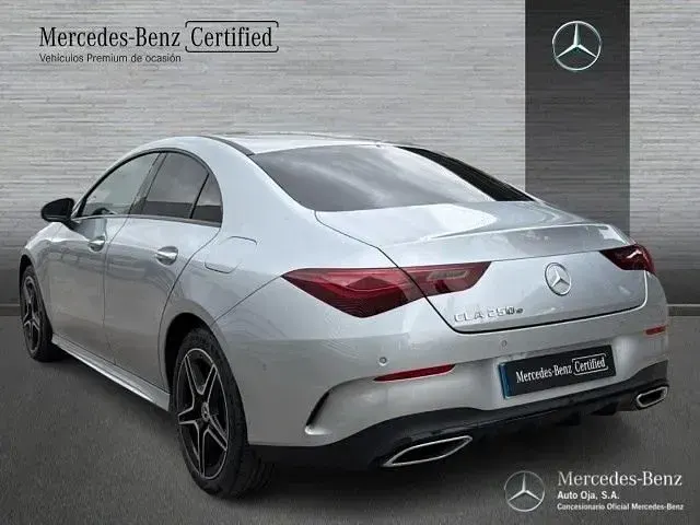 Usado Mercedes CLA250e 218 CV (160 kW) 2025 Plata hightech Coupe