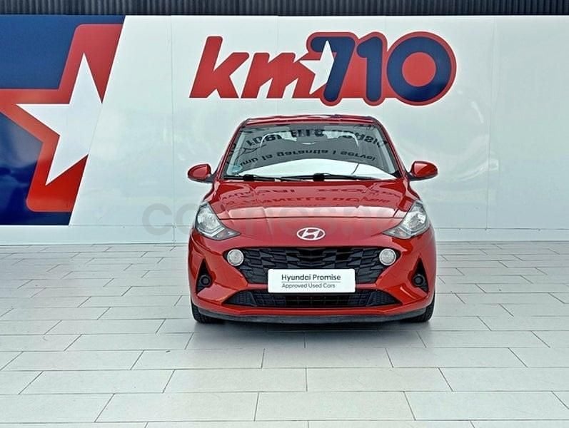 Usado Hyundai i10 67 CV (49 kW) 2021 Rojo Utilitario