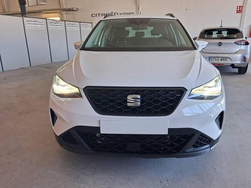 Usado Seat Arona Style 110 CV (80 kW) 2022 Blanco SUV