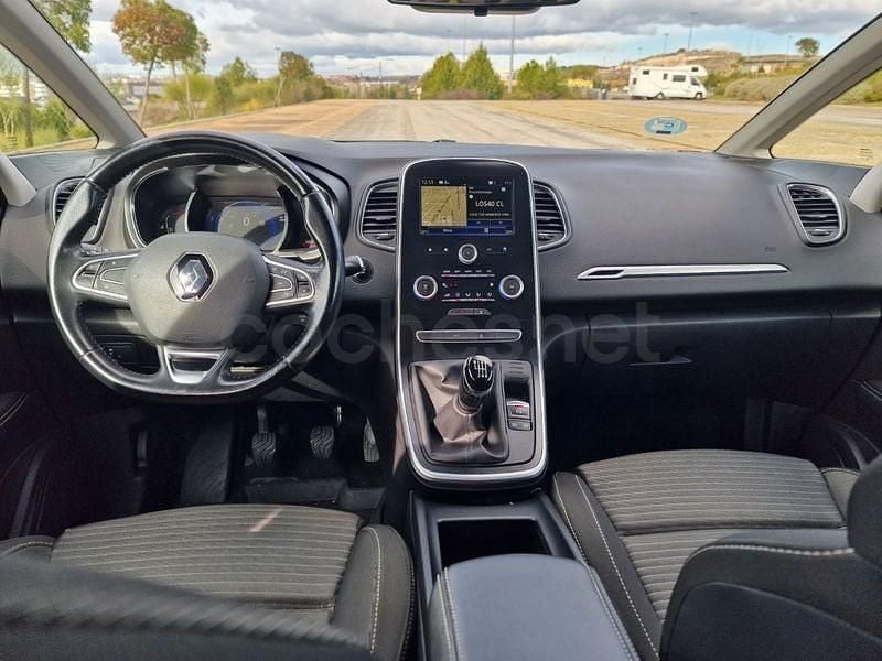 Usado Renault Grand Scénic IV Intens 130 CV (95 kW) 2017 Gris / plata Monovolumen
