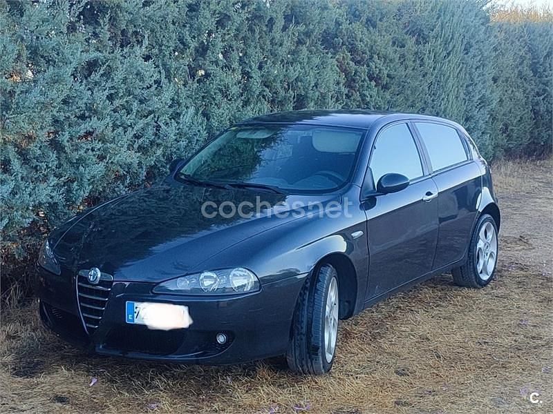 Negro Usado 2005 Alfa Romeo 147 Distinctive Utilitario | 2600 € (Un poco caro) - Imagen 1/4