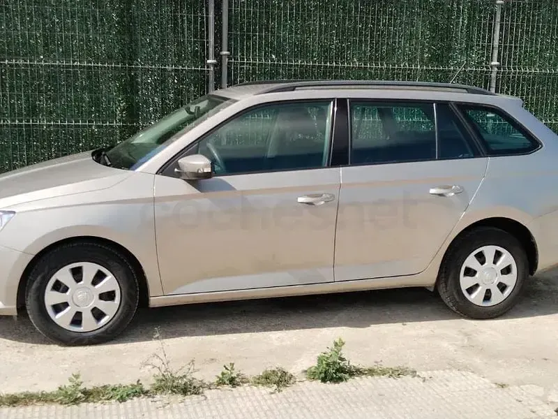 Usado Skoda Fabia Active 95 CV (69 kW) 2018 Beige Familiar