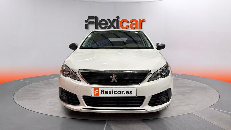 Usado Peugeot 308 Active 100 CV (73 kW) 2020 Gris Berlina