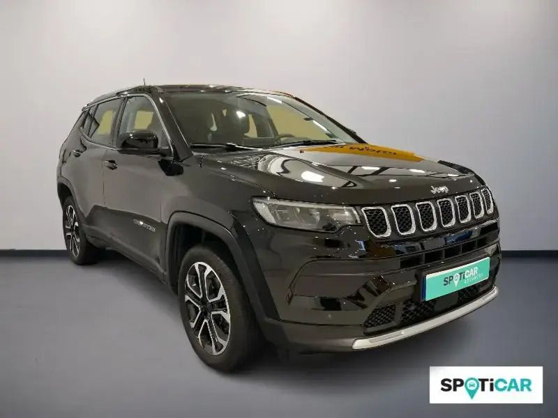 Usado Jeep Compass Altitude 130 CV (95 kW) 2024 Negro SUV