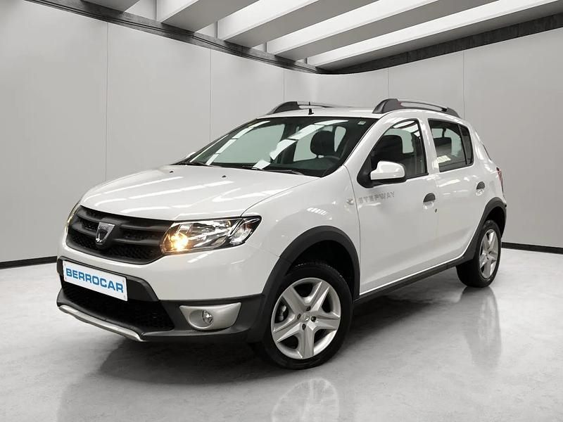 Usado Dacia Sandero Stepway 90 CV (66 kW) 2016 Blanco Utilitario