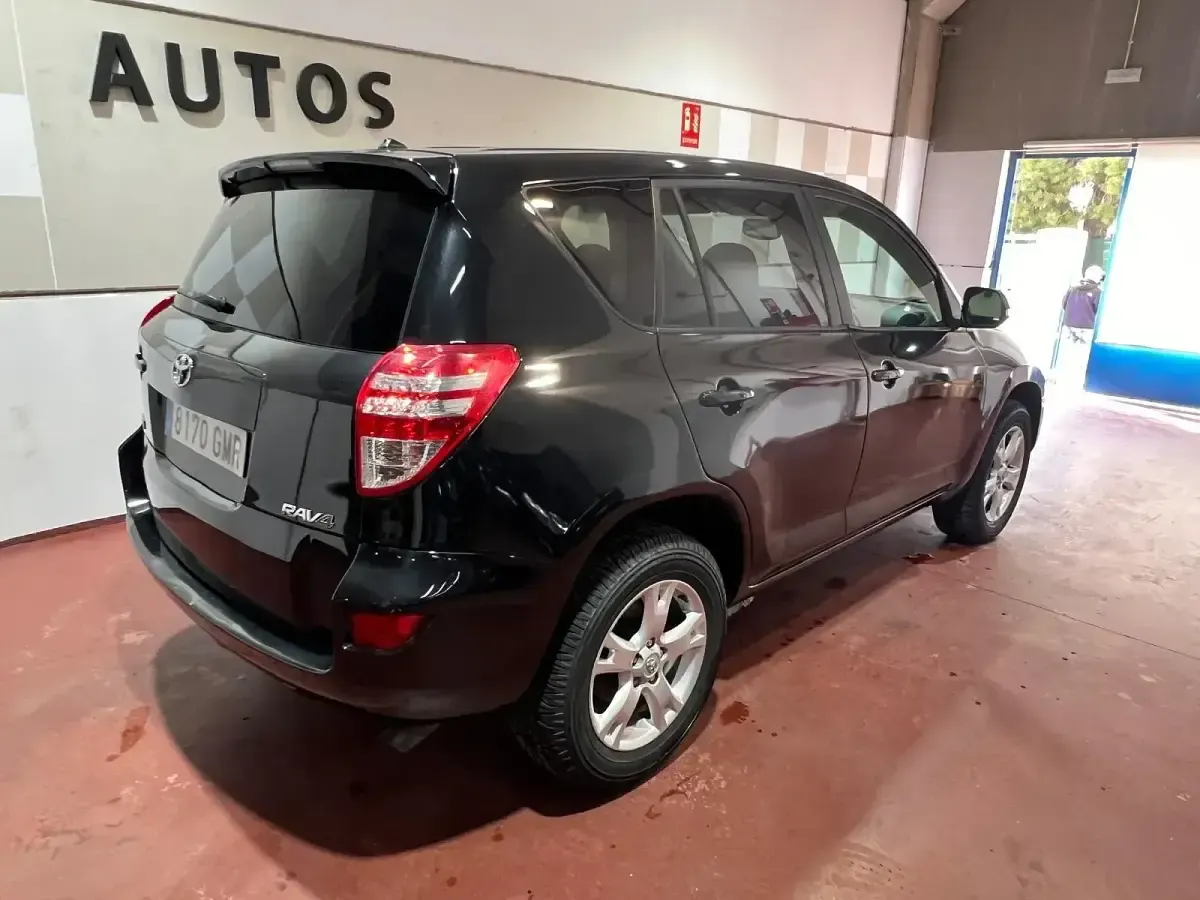 Käytetty Toyota RAV4 Advance 158 HP (116 kW) 2009 Musta Katumaasturi