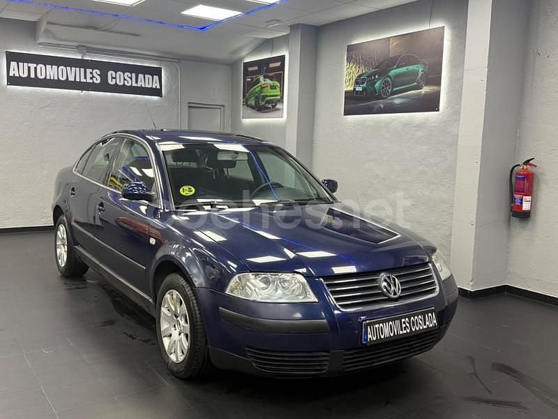 Azul Usado 2002 VW Passat Comfortline Berlina | 2990 € (Precio justo) - Imagen 1/4