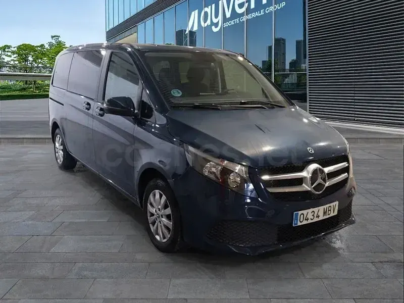 Usado Mercedes V220 163 CV (119 kW) 2022 Azul Monovolumen