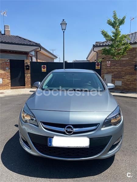 Gris / plata Usado 2014 Opel Astra Selective Berlina | 5300 € (Buen precio) - Imagen 1/3