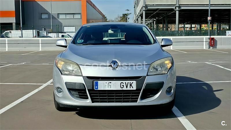 Usado Renault Mégane Dynamique 110 CV (80 kW) 2010 Gris / plata Berlina