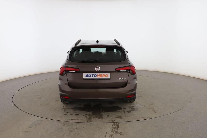 Usado Fiat Tipo Easy 95 CV (69 kW) 2019 Marrón Familiar