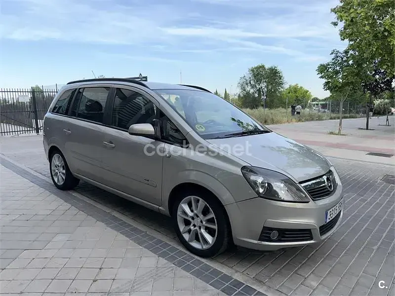 Usado Opel Zafira Cosmo 120 CV (88 kW) 2006 Beige Monovolumen