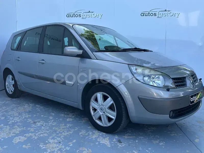 Usado Renault Grand Scénic Privilege 120 CV (88 kW) 2004 Gris / plata Monovolumen