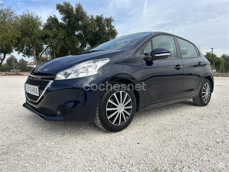 Azul Usado 2014 Peugeot 208 Active Utilitario | 6800 € (Precio justo) - Imagen 1/4