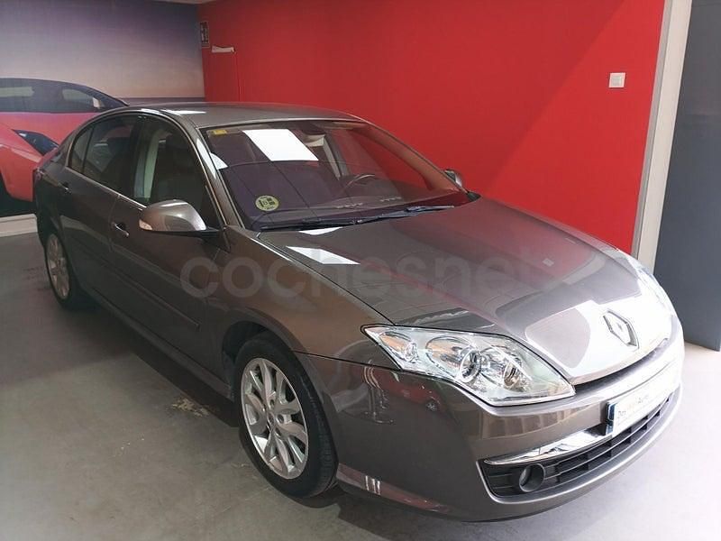 Usado Renault Laguna III Dynamique 130 CV (95 kW) 2009 Gris / plata Berlina
