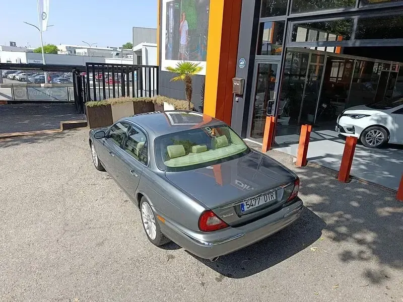 Usado Jaguar XJ6 Executive 207 CV (152 kW) 2006 Gris / plata Berlina