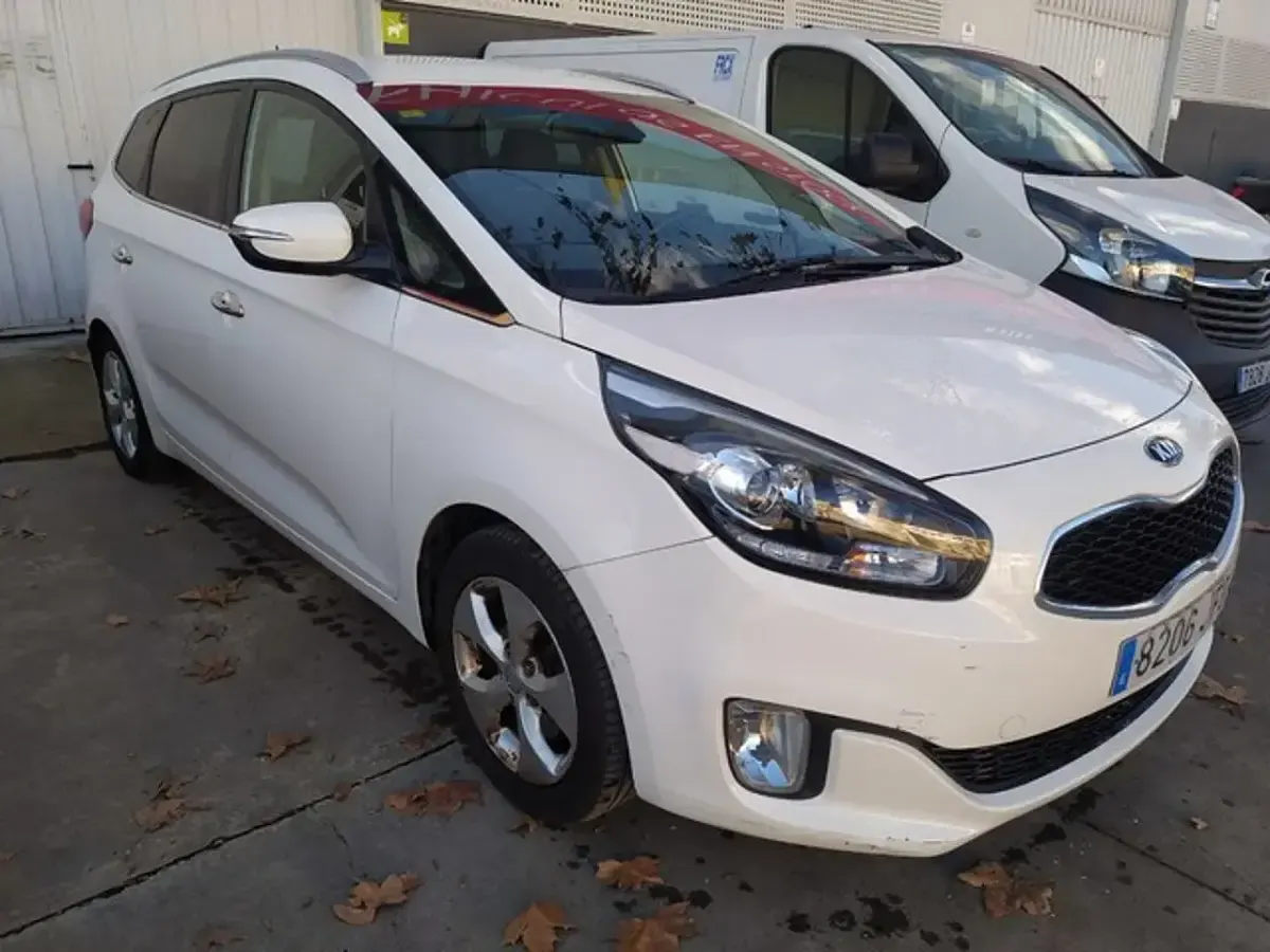 Usado Kia Carens 135 CV (99 kW) 2015 Blanco Monovolumen