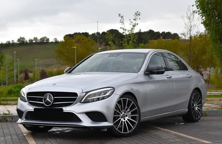 Usado Mercedes C300 Advantage 245 CV (180 kW) 2020 Plata Berlina