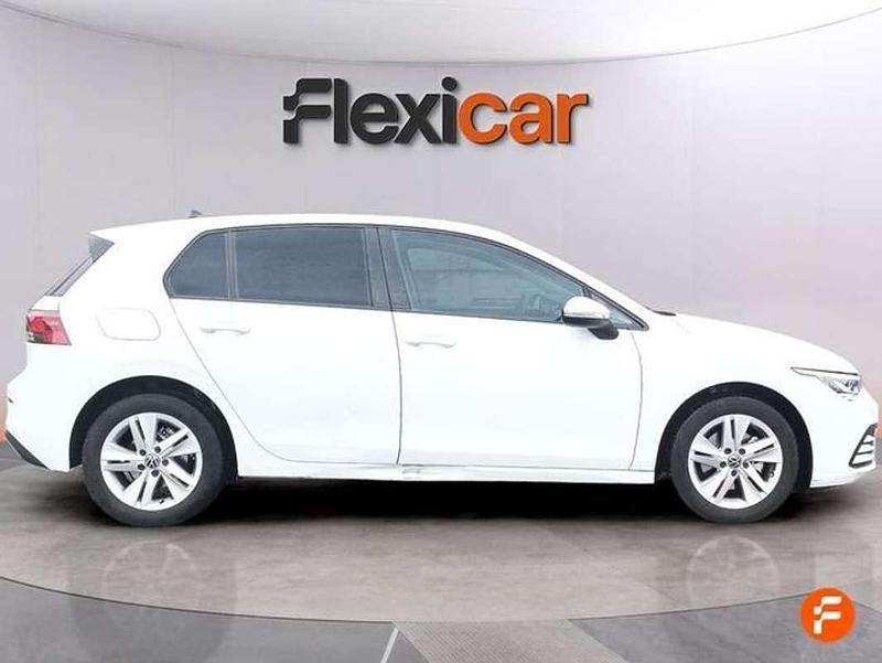 Usado VW Golf VIII Life 110 CV (80 kW) 2024 Blanco Familiar