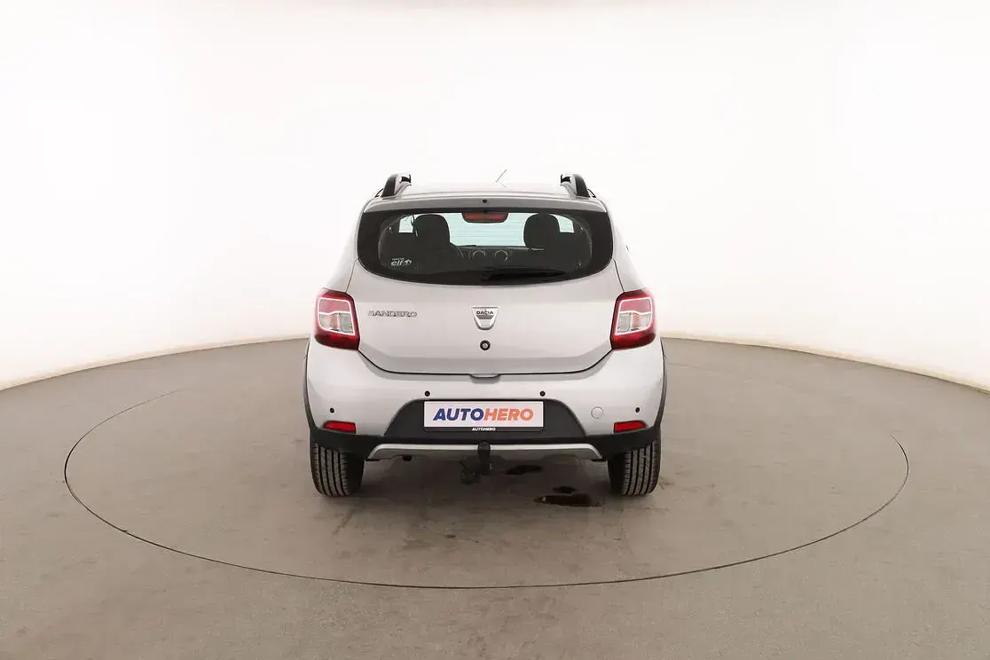 Usado Dacia Sandero Stepway 90 CV (66 kW) 2015 Gris Berlina