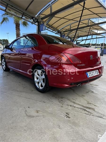 Usado Peugeot 307 CC 110 CV (80 kW) 2006 Rojo Descapotable