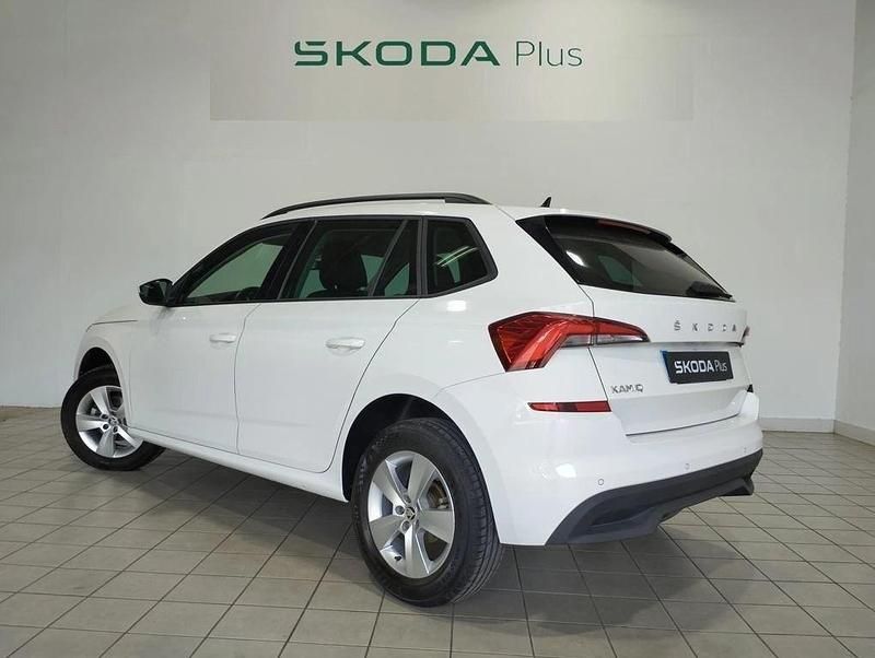 Usado Skoda Kamiq Active 95 CV (69 kW) 2022 Blanco SUV
