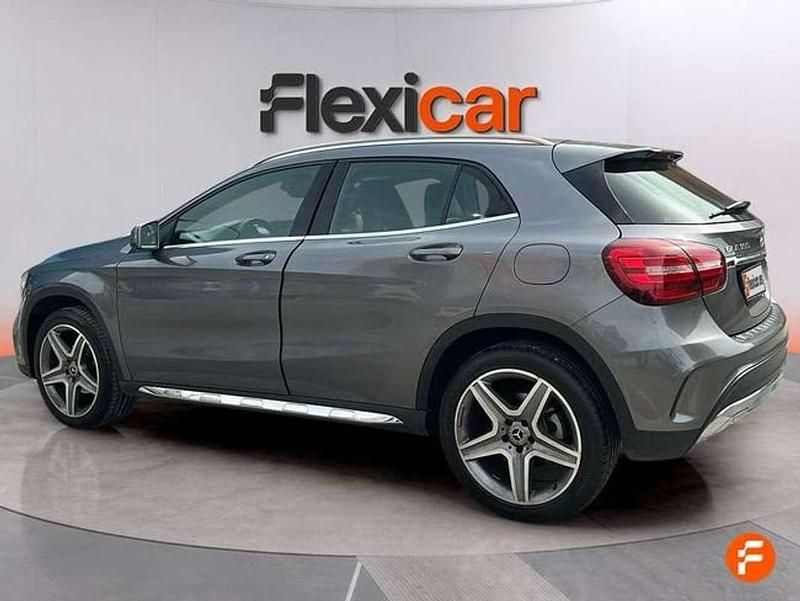 Usado Mercedes GLA180 122 CV (89 kW) 2018 Gris SUV