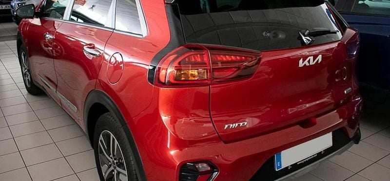 Usado Kia Niro 141 CV (103 kW) 2021 Runway red c rojoe SUV