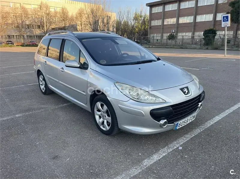 Usado Peugeot 307 110 CV (80 kW) 2008 Gris / plata Familiar
